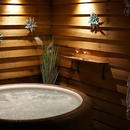 Sfeervol Boshuisje Met Jacuzzi Op De Veluwe Putten