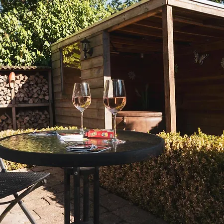 Sfeervol Boshuisje Met Jacuzzi Op De Veluwe Ferienhaus Putten